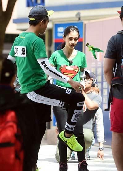 “跑男”真的很拼！baby朋友圈曬后背紅腫照