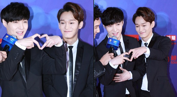 EXO成員張藝興和金鐘大作為代表上臺領(lǐng)獎，最受歡迎組合獎也是實至名歸。