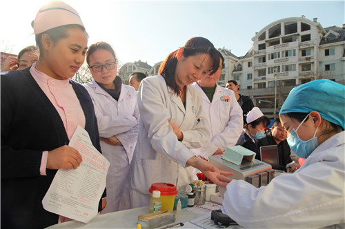 醫(yī)護人員獻血