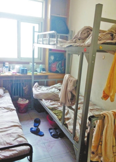 有些群租床位顯得更加擁擠
