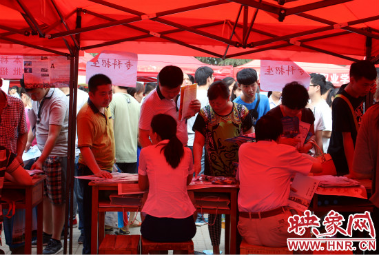 家長們最關(guān)心的還是畢業(yè)以后孩子的就業(yè)情況。