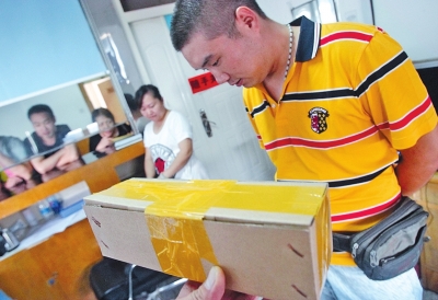 “重金”箱前羞澀的好的哥