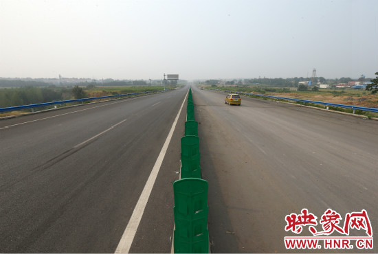 10條都市區(qū)快速路的開通，使市民出行更方便