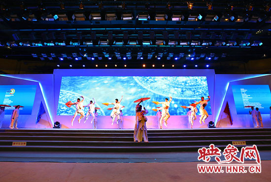 現(xiàn)場表演。