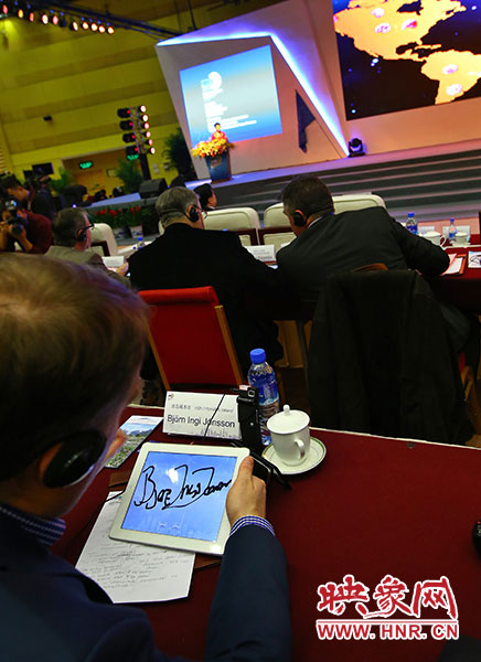 世界旅游城市市長聯(lián)盟簽名成立。