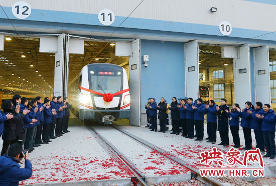 2013年12月28日鄭州地鐵第一班車發(fā)車。