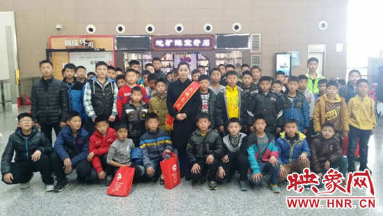 在沒有家長的陪同下，這些孩子將獨自踏上回家的路。