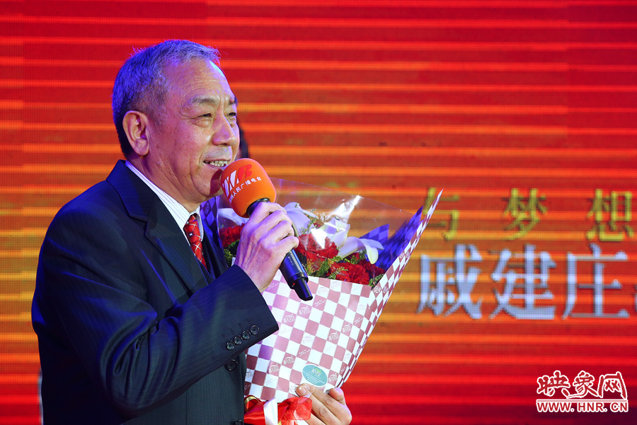 戚建莊向詩(shī)歌愛好者表達(dá)謝意。