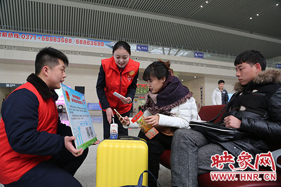 邀請旅客掃二維碼參加活動。