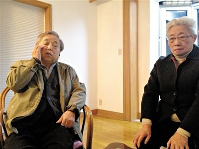 前晚，年過(guò)七旬的劉光嘉及妻子向記者講述強(qiáng)拆經(jīng)過(guò)。
