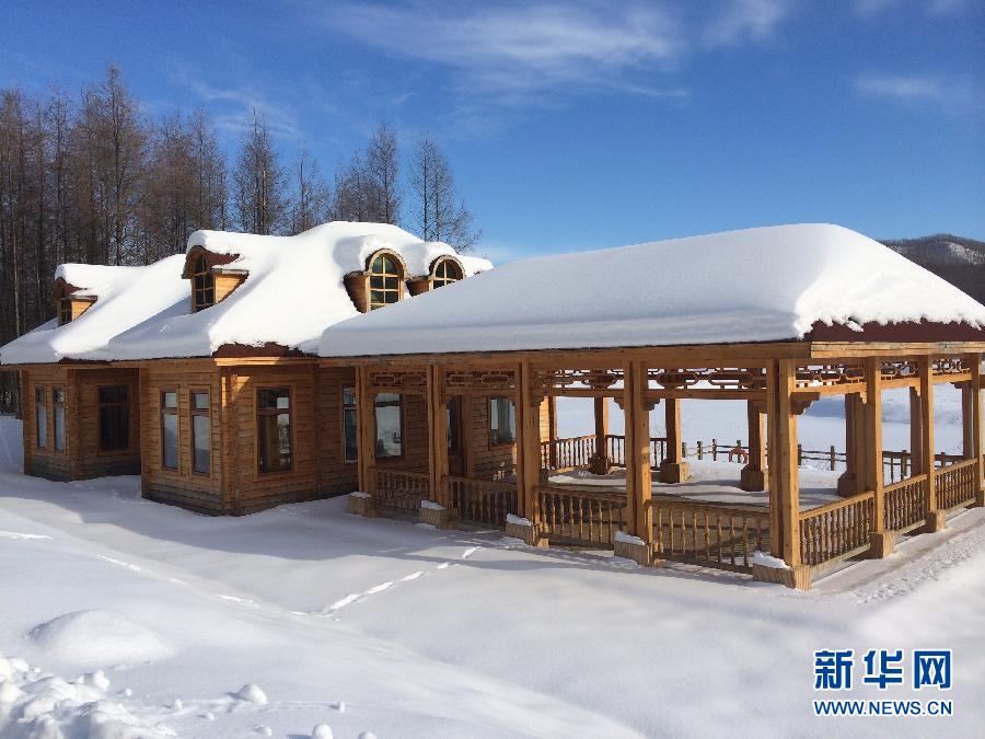 圖為穗豐園里的實木亭子（2013年12月8日攝）。