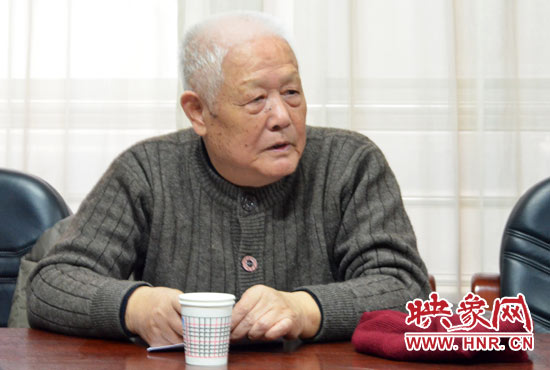 72歲的李地耕老先生認(rèn)為評(píng)論文章必須接地氣