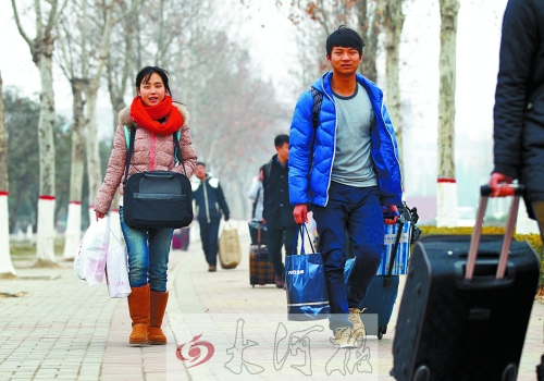 走進(jìn)熟悉的校園，看到熟悉的笑臉，就這樣懷揣著自信和目標(biāo)，迎接明天靠近下一站。