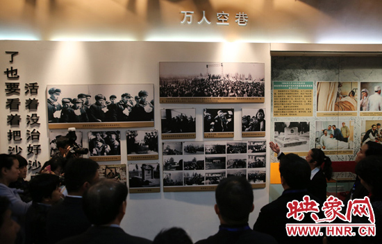 在焦裕祿紀(jì)念館，參觀的人絡(luò)繹不絕，一批批來自全國各地的黨員干部前來學(xué)習(xí)焦裕祿事跡