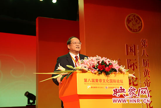 臺灣大學哲學系教授、美國耶魯大學哲學博士傅佩榮做演講