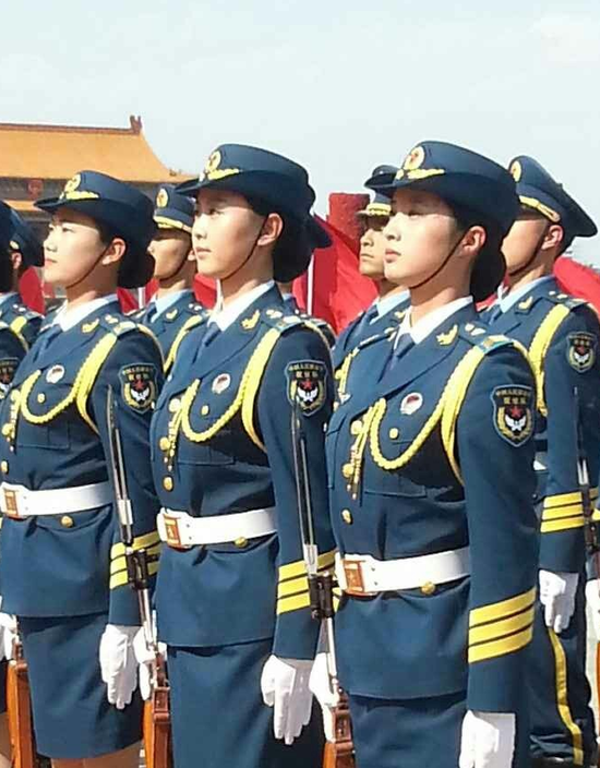 中國三軍儀仗隊首現女兵