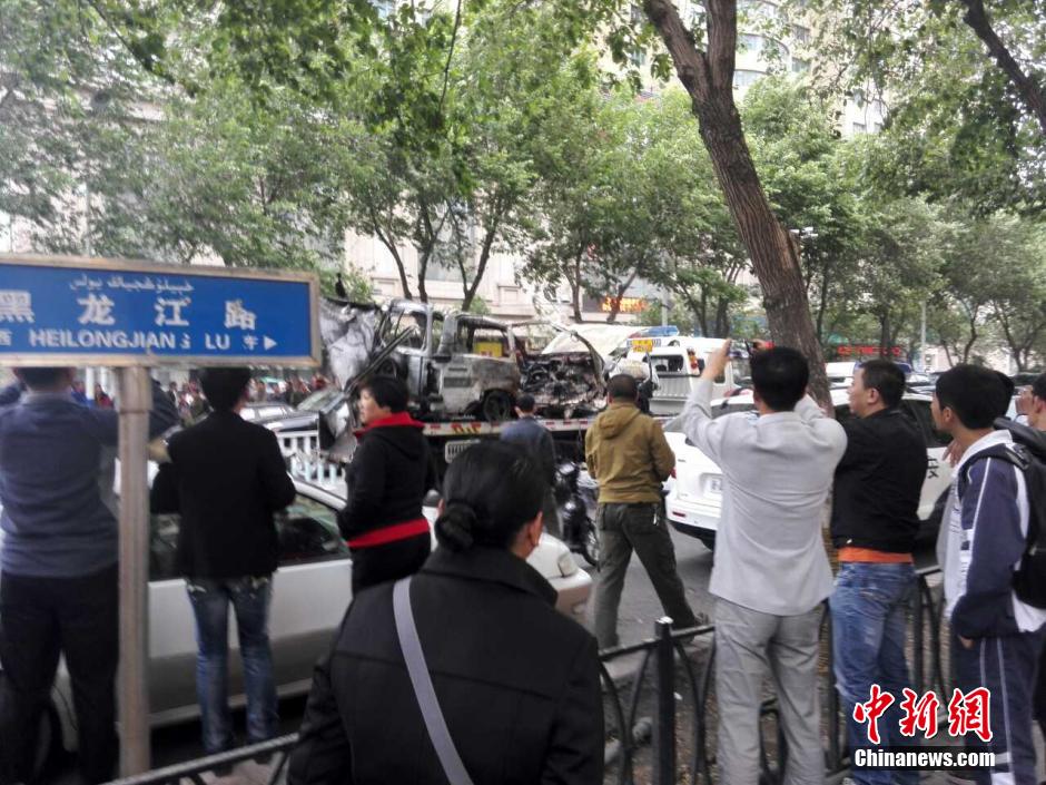 自治區(qū)和烏魯木齊市有關(guān)部門迅速處置，傷員已全部送往醫(yī)院救治。