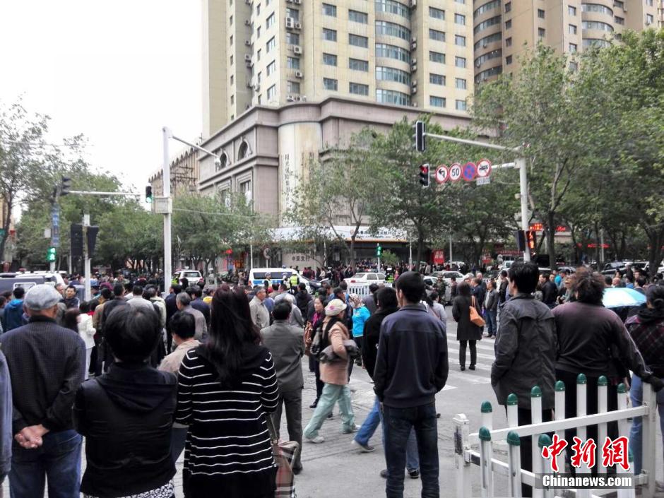 自治區(qū)和烏魯木齊市有關(guān)部門迅速處置，傷員已全部送往醫(yī)院救治。