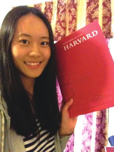 一米七二的身高，小麥色的皮膚，長發(fā)近乎及腰，灰色的連衣裙，當(dāng)“美范兒”十足的張媛琦出現(xiàn)在記者面前時，記者很難想象如此成熟的她才只有19歲。