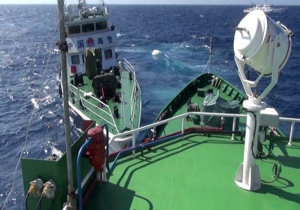 越南拍攝的中國?？樟α孔o(hù)衛(wèi)981鉆井平臺。