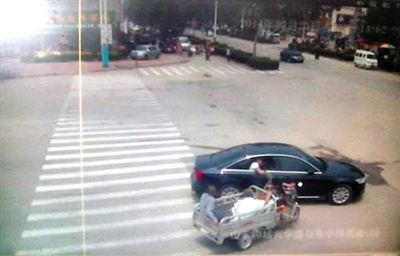 23日中午，陳母被突然噴毒。新京報記者 王瑞鋒 攝