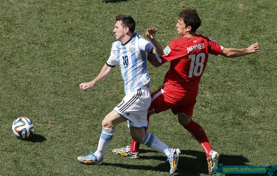 高清圖:世界杯阿根廷戰(zhàn)瑞士 梅西遭遇嚴(yán)密圍堵