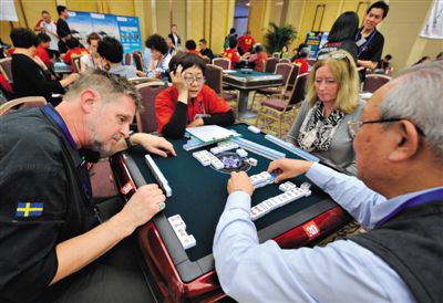 2012年10月28日，重慶，“第三屆世界麻將錦標(biāo)賽”拉開(kāi)戰(zhàn)幕，不少國(guó)外選手前來(lái)參賽。