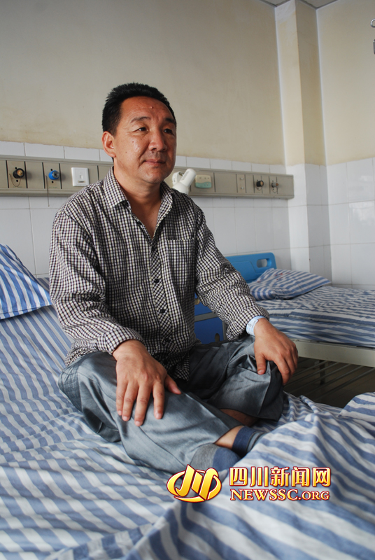 病床上的馬建華，羅本平攝。