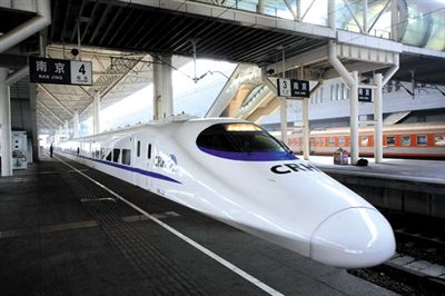 　白皮車 動車，高鐵基本全白色