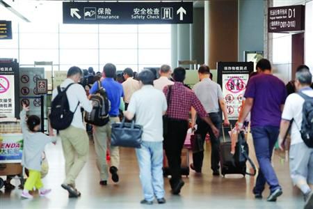 近期乘飛機(jī)應(yīng)留足更多的時(shí)間以免誤機(jī)。/晨報(bào)記者 殷立勤