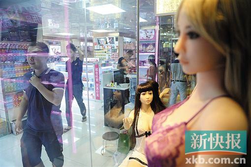 廣東成人用品市場(chǎng)調(diào)查。圖為各地的經(jīng)銷商都會(huì)在此進(jìn)貨。新快報(bào)記者 孫毅/攝
