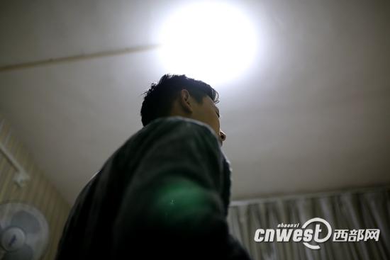 2013年2月份，17歲的林波在陜西省疾控中心拿到HIV確診報(bào)告。