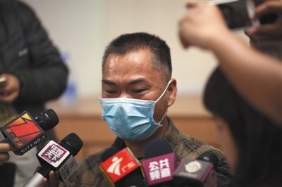 昨日，深圳，羅一笑的父親羅爾接受媒體采訪。圖/視覺中國