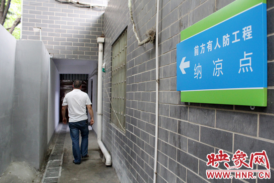 在每一處納涼點均有醒目標志，市民可就近前往。