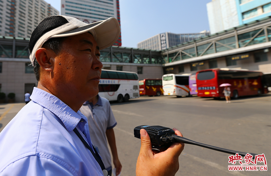 黑紅色的皮膚，是高溫戶外工作者最顯著的“標(biāo)識(shí)”