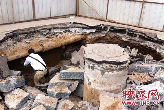 有工作人員下到坑內(nèi)進(jìn)行檢查，但拒絕透露具體工作單位。