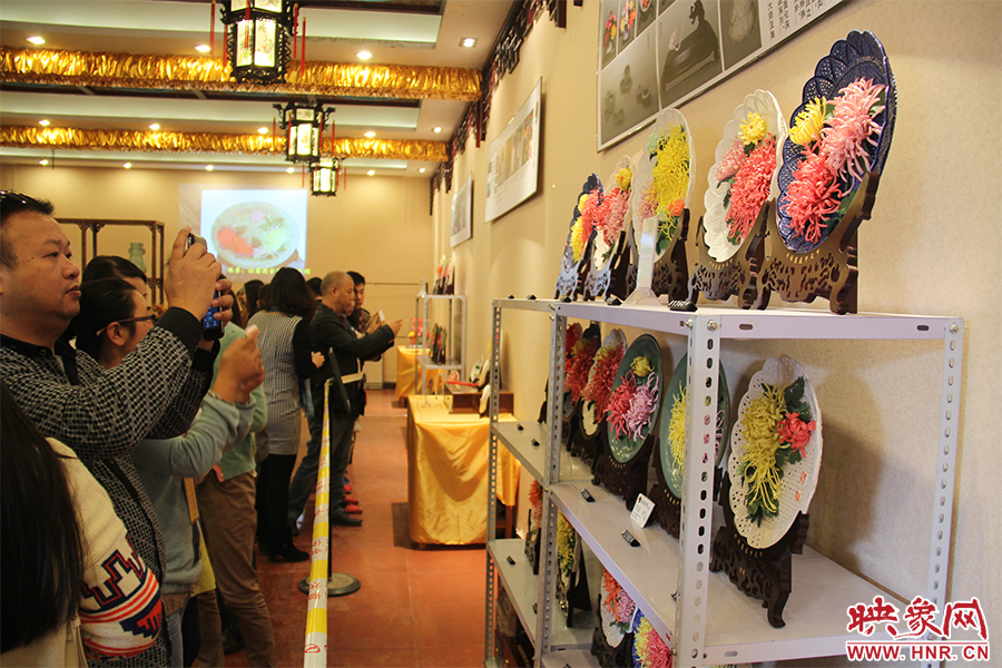 菊花官瓷吸引大家關(guān)注。