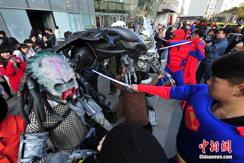 “復仇者聯(lián)盟”與人類共戰(zhàn)“異形”霧霾軍團