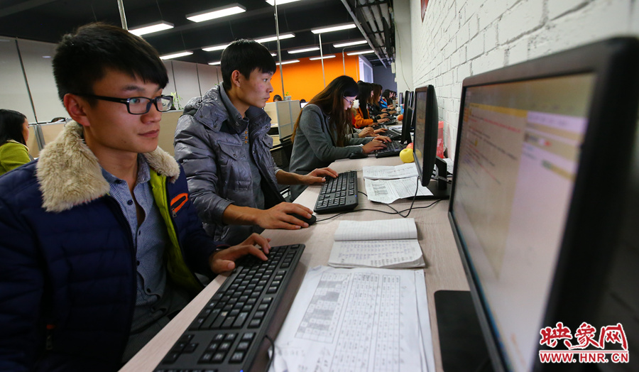 從凌點(diǎn)開(kāi)始，最忙碌的就要數(shù)這些客服人員