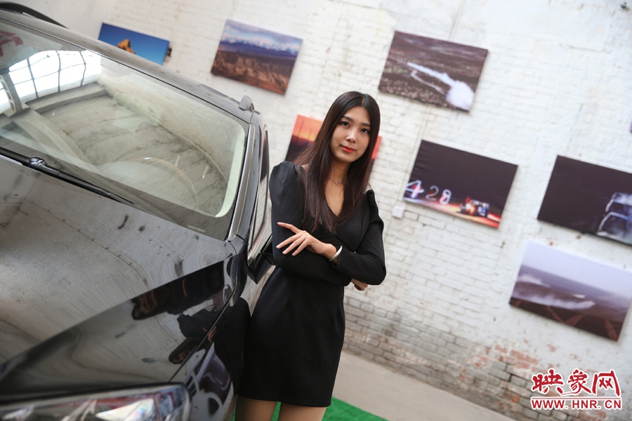 姐是車模，賽車的車。