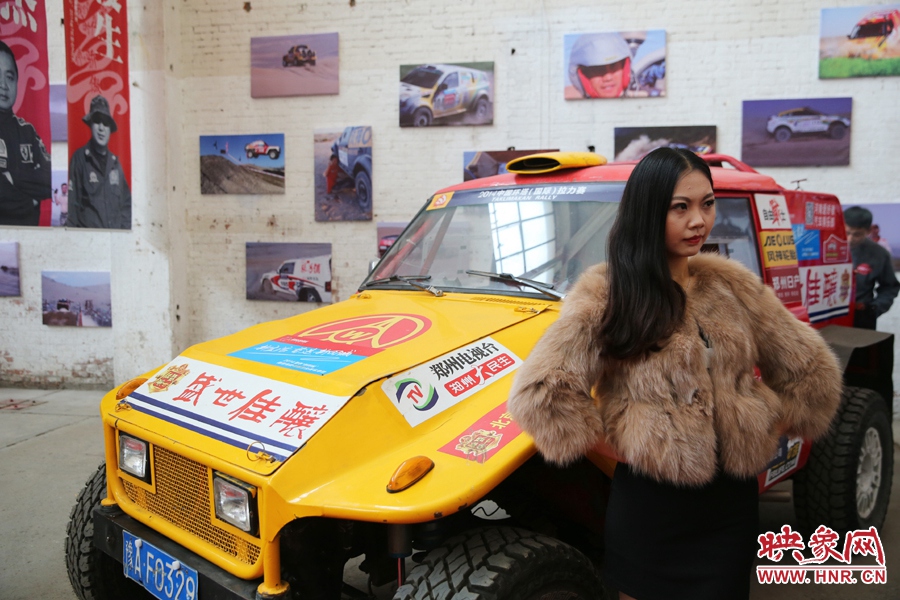 姐是車模，賽車的車。