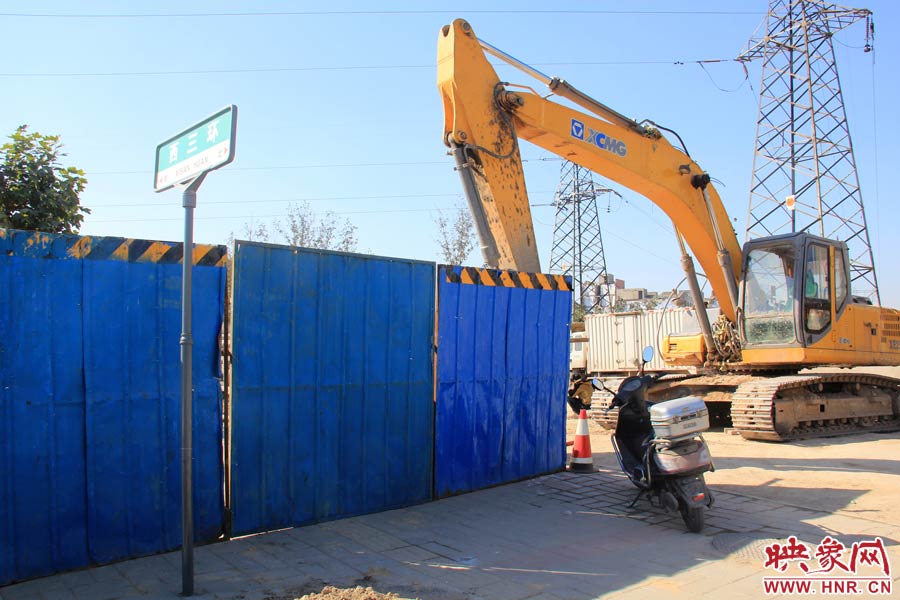 事發(fā)地點已經(jīng)拉起圍擋。