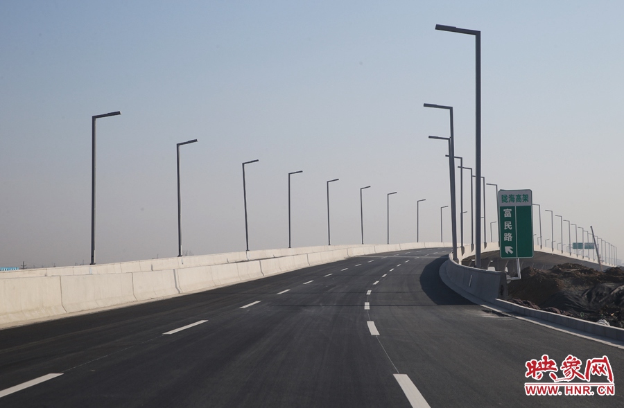 從新田路進入隴海高架入口。