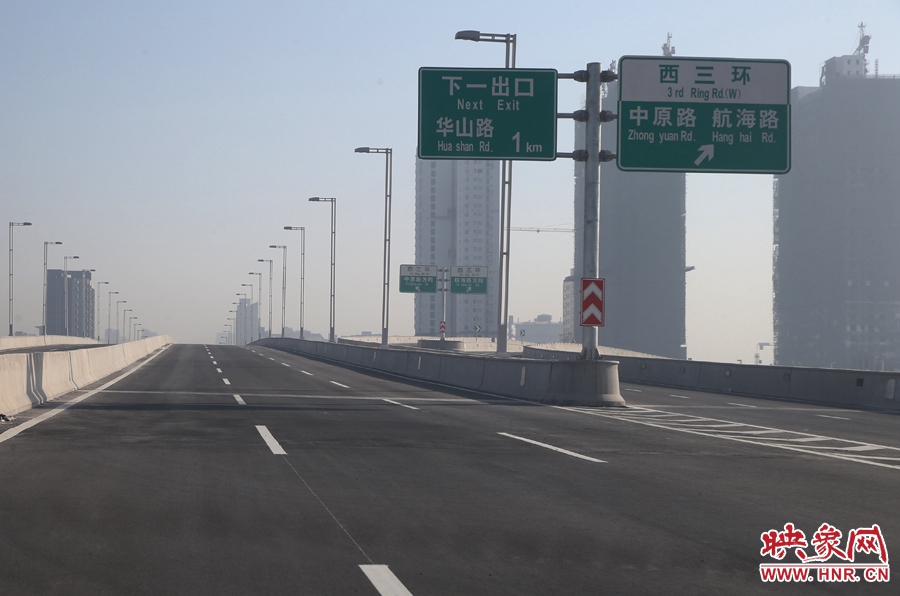 華山路方向與西三環(huán)出口。