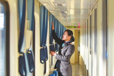 臥鋪車廂 半包式，更具私密性和舒適性。