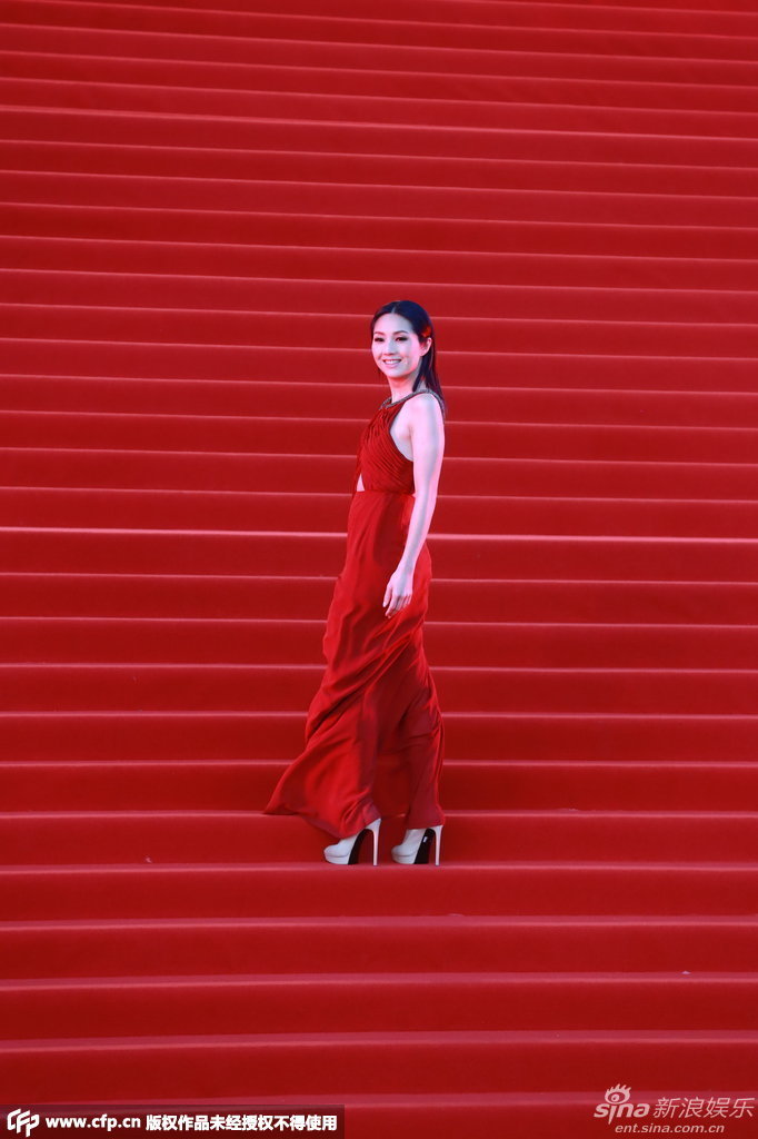 北影節(jié)閉幕豐胸美腿爭艷 新老女神齊來襲