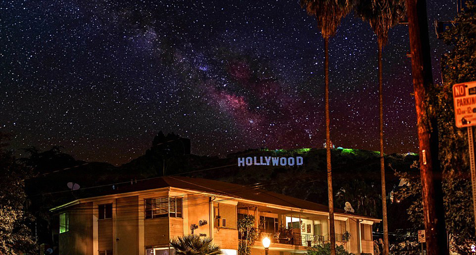 星空下的好萊塢。（網(wǎng)頁截圖）