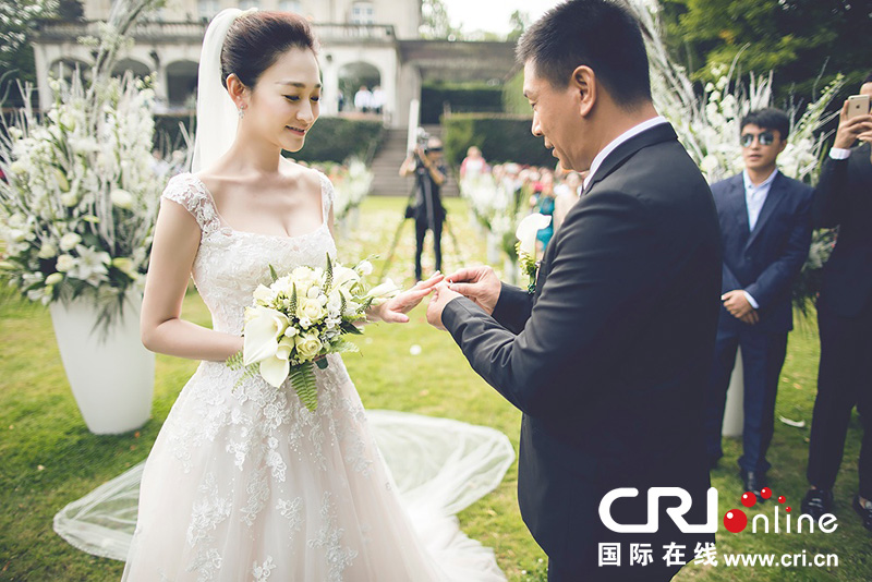 李小冉比利時辦婚禮 朱丹、鐘欣潼、應采兒做伴娘