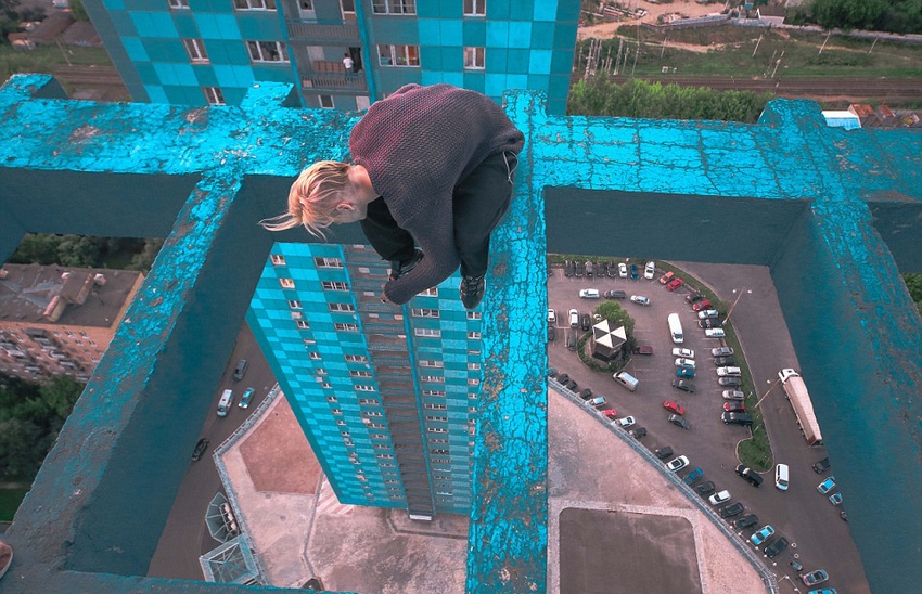 恐高癥慎入！俄羅斯小伙高空跑酷炫特技驚險萬分