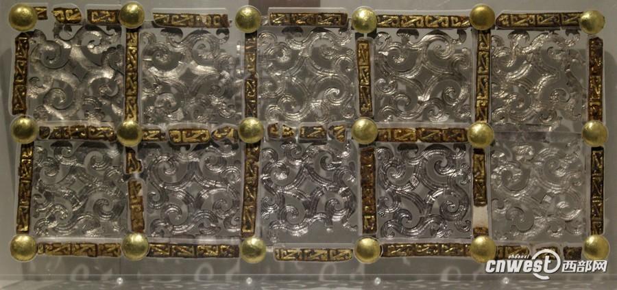 出土的車廂側(cè)板裝飾物。